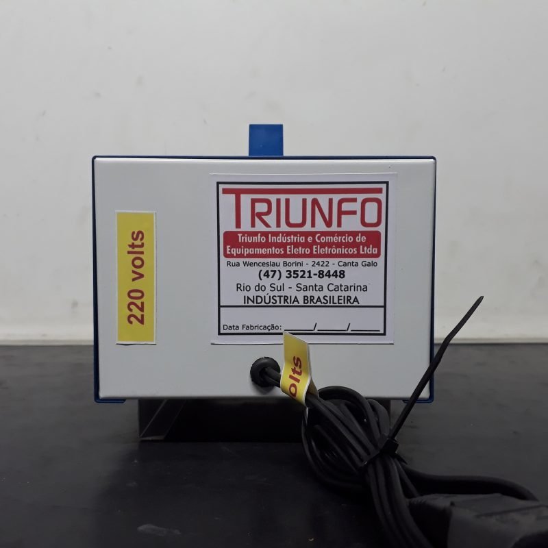 carregadordebateriaautomotivotriunfomod 30230atraseira